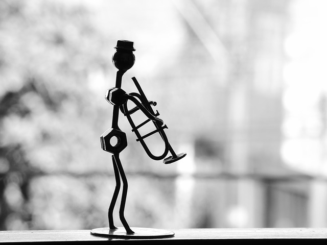 figurka hudebníka